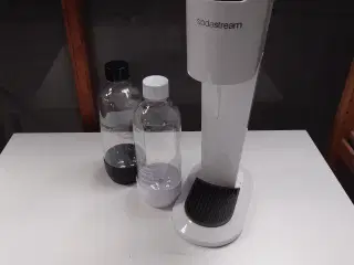 Hvid sodasream med to flasker 