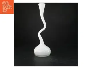 Elegant svinget vase fra Normann Copenhagen (str. 40x11 cm)