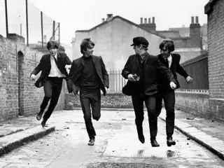 Perfekt gave ! - A Hard Days Night - HELP !