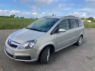 7 personers Opel Zafira benzin