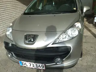 Pæn og velholdt Peugeot 207 BENZIN.  