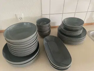 Div tallerkener flade og skåle. 