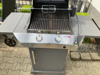 Gasgril med 2 brænder og rotisseri.