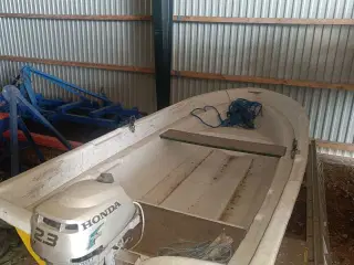 - - - 10 fods med motor og trailer