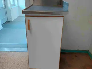 Fritstående bordskab