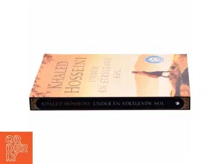 Under en strålende sol af Khaled Hosseini (Bog)