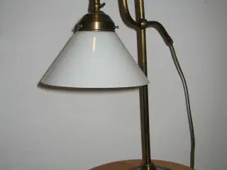 Bordlampe i antik messing