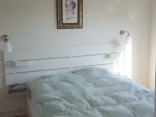 160 cm seng med sengegavl