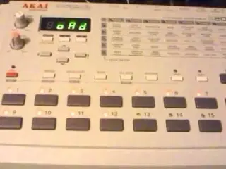 Akai S20 sampler
