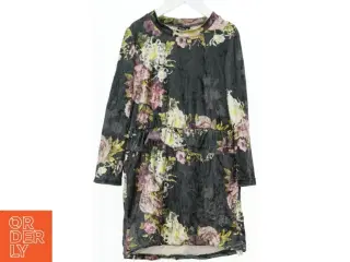 Blomstret kjole fra Kids Up (str. 116)
