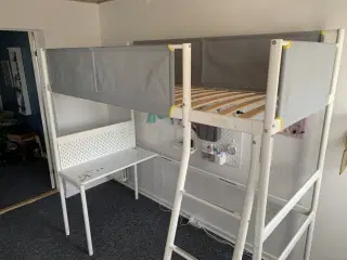 Ikea seng med skrivebord