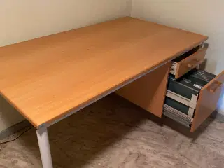Skrivebord 