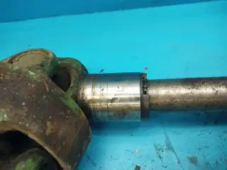 John Deere 2140 ZF APL345 Drivaksel 