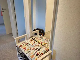 Spejl med hvid ramme, købt i Ikea