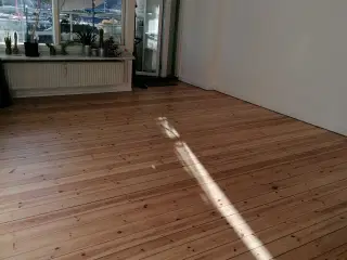 Pænt værelse med egen altan