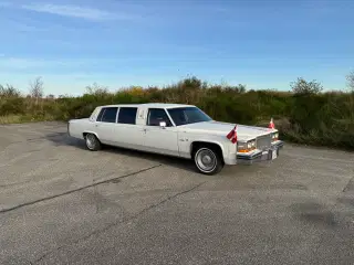 Cadillac Limousine 