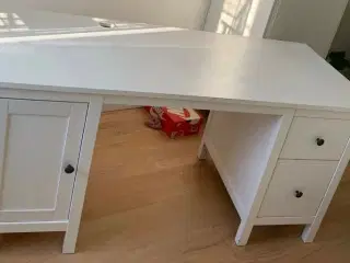 Hemnes skrivebord fra IKEA