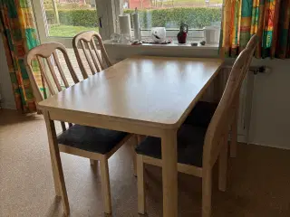 Spisebord med 4 stole
