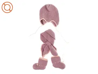 Strikket sæt med hue, halstørklæde og strømper fra Ukendt