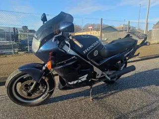 Honda vfr 750