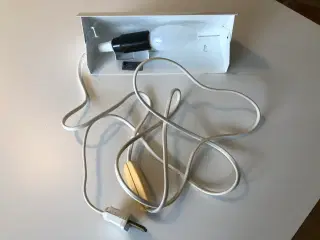 Flot retro sengelampe i hvid