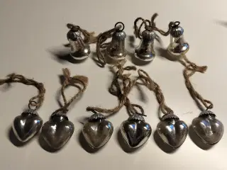 Gammelt julepynt. Gamle glas jule hjerter og julek