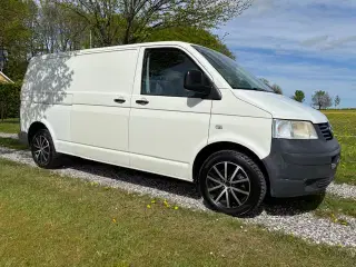 VW Transporter 1,9 TDI Kassevogn Lang Nysynet