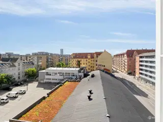 Råt og lyst kontorlejemål i tidligere pakhus - tæt på Islands Brygge metrostation.