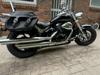 Suzuki VZ 800 intruder