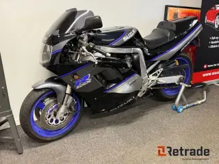 Suzuki GSX R 750