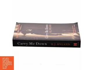 Carry me down af M. J. Hyland (Bog)