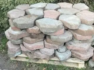 Gratis betonfliser til afhentning. Er taget op 