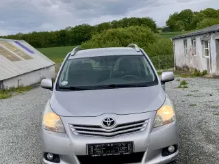 Velholdt Toyota Sportsvan nysynet 