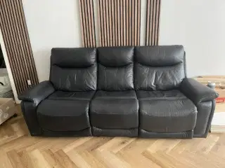 Sofa med elektronisk reclinerfunktion