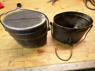 M ilitær kogekar og militær metalboks.