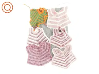 Strikkede hagesmækker fra Ukendt