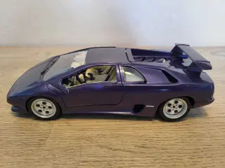 Modelbil: Lamborghini Diablo 1990.  Skala 1/18.