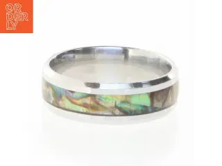 Ring med perlemorsindlæg (str. 65,5 mm)