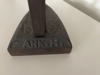 Meget gammelt støbejerns strygejern