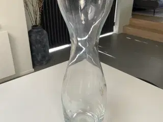 Glasvase fra Henriques’s ca 55 cm høj