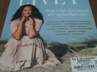 Paula Larrain. MIDT I LIVET.