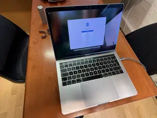 MacBook Pro 13” (2018) – 2,3 GHz i5 / 8 GB / 256 G