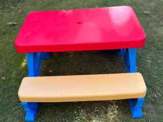 Bord og bænke sæt gives væk GRATIS