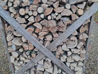 Fyringsklar løvtræsbrænde.