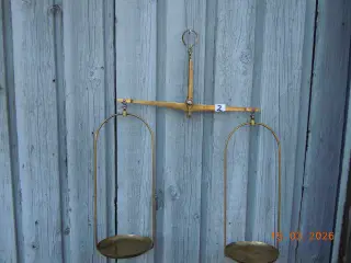 Antik balancevægt af messing.