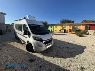 2023 - Bravia 599 140 Hk Trend   Bravia 599 Trend med en masse udstyr som man normalt ikke ser i en campervan