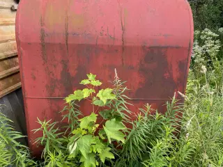 Olietank bortgives ved afhentning. 