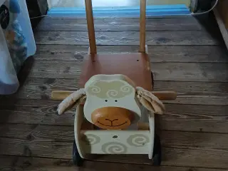 Lys gåvogn med hoved af får