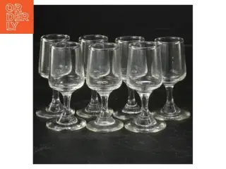 Sæt med glas (str. 8,5 cm. 7 styk)