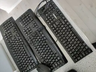 Pc tastaturer og en mus 